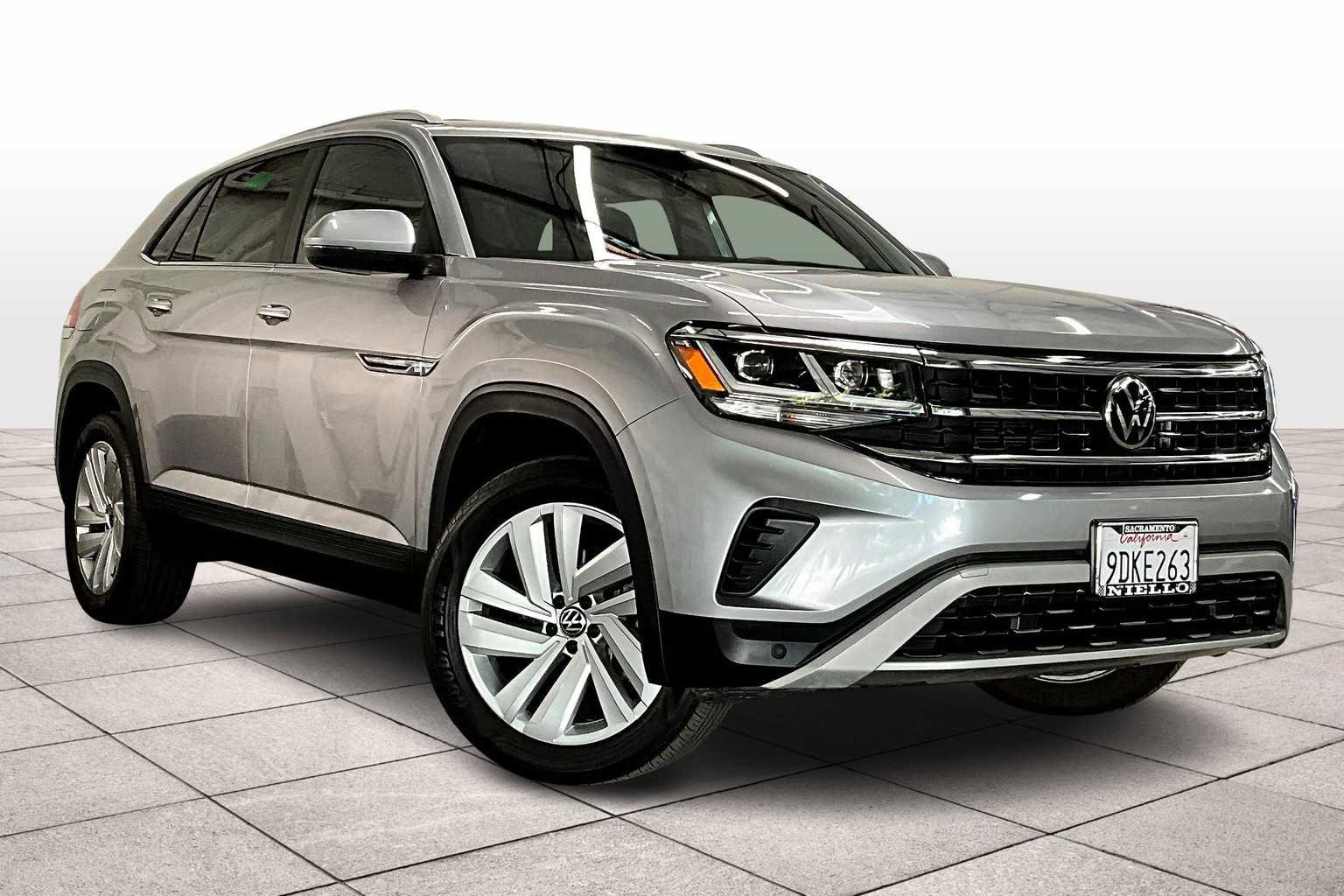 Used 2022 Volkswagen Atlas Cross Sport SE image 2