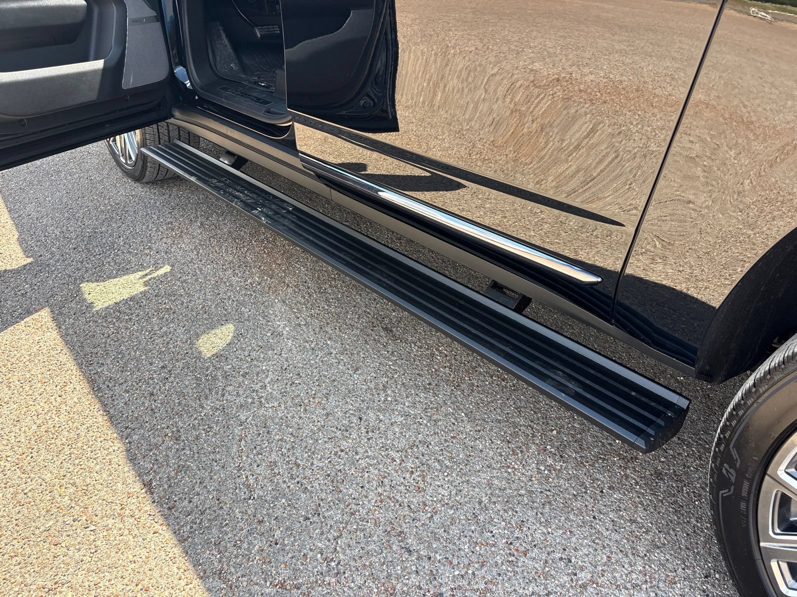 New 2026 GMC Yukon XL Denali Ultimate w/ LPO, Floor Liner Package AWD/4WD image 10