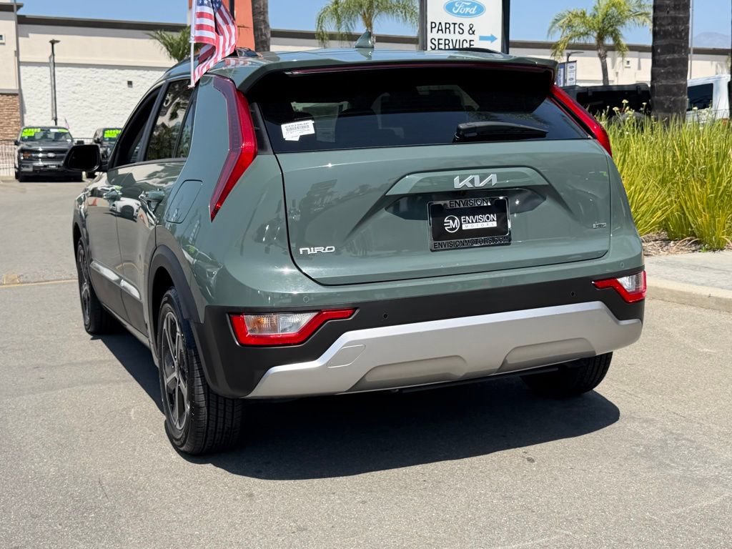 Used 2024 Kia Niro EX FWD image 12