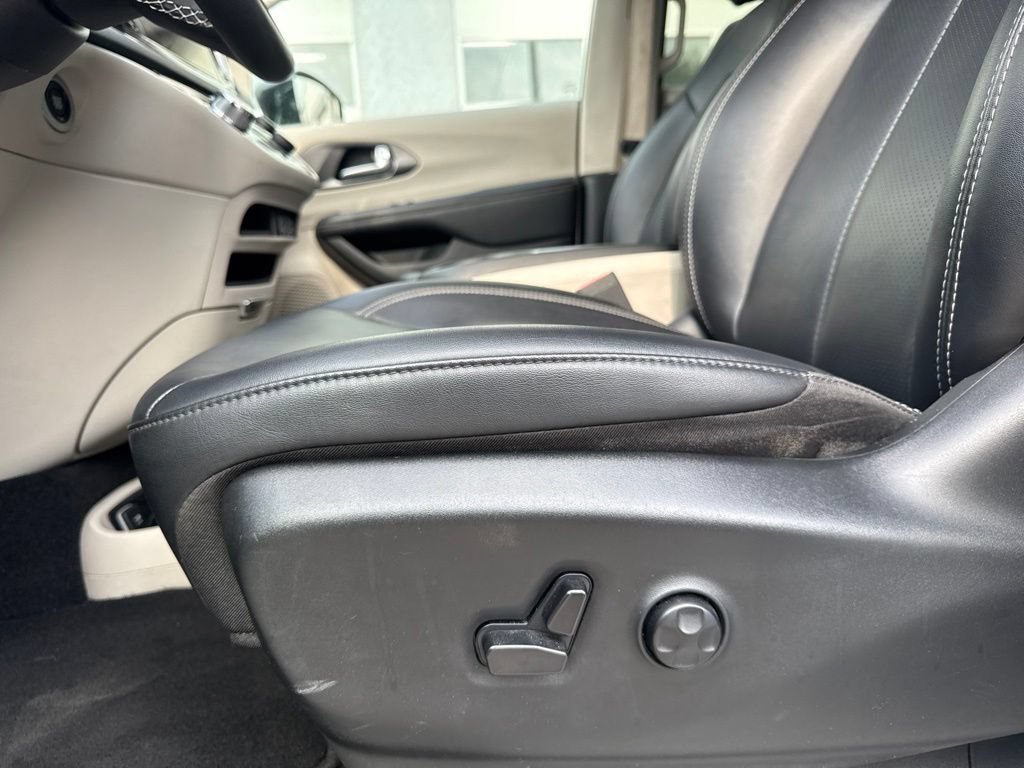 Used 2024 Chrysler Pacifica Touring-L FWD image 15
