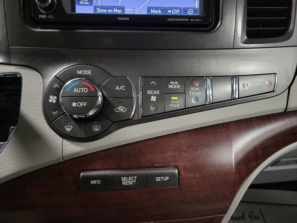 Used 2014 Toyota Sienna XLE image 18