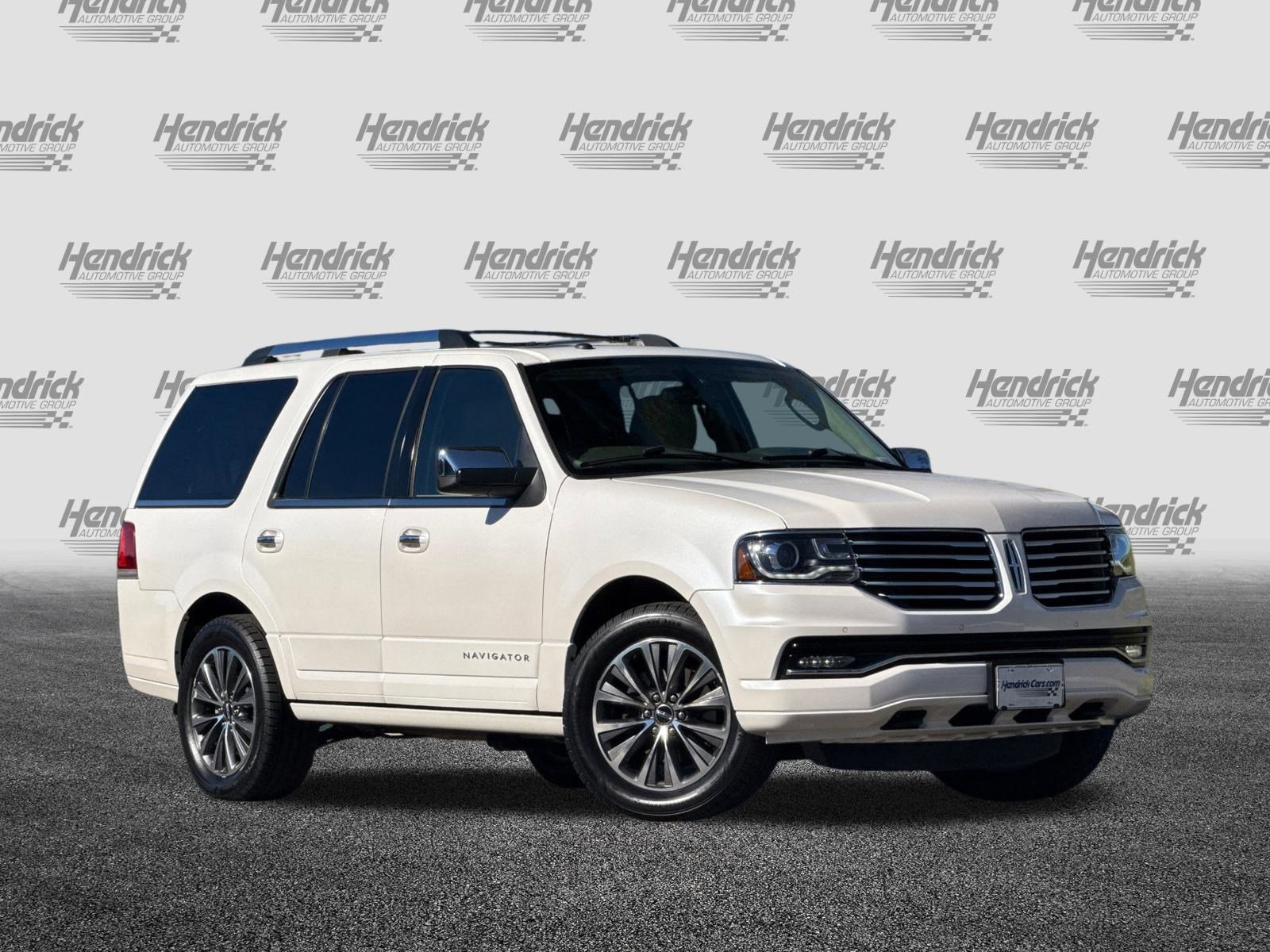 Used 2017 Lincoln Navigator Select video 2