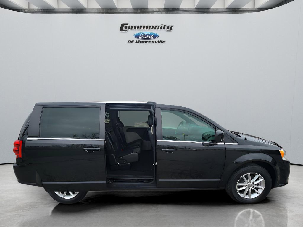 Used 2018 Dodge Grand Caravan SXT image 29