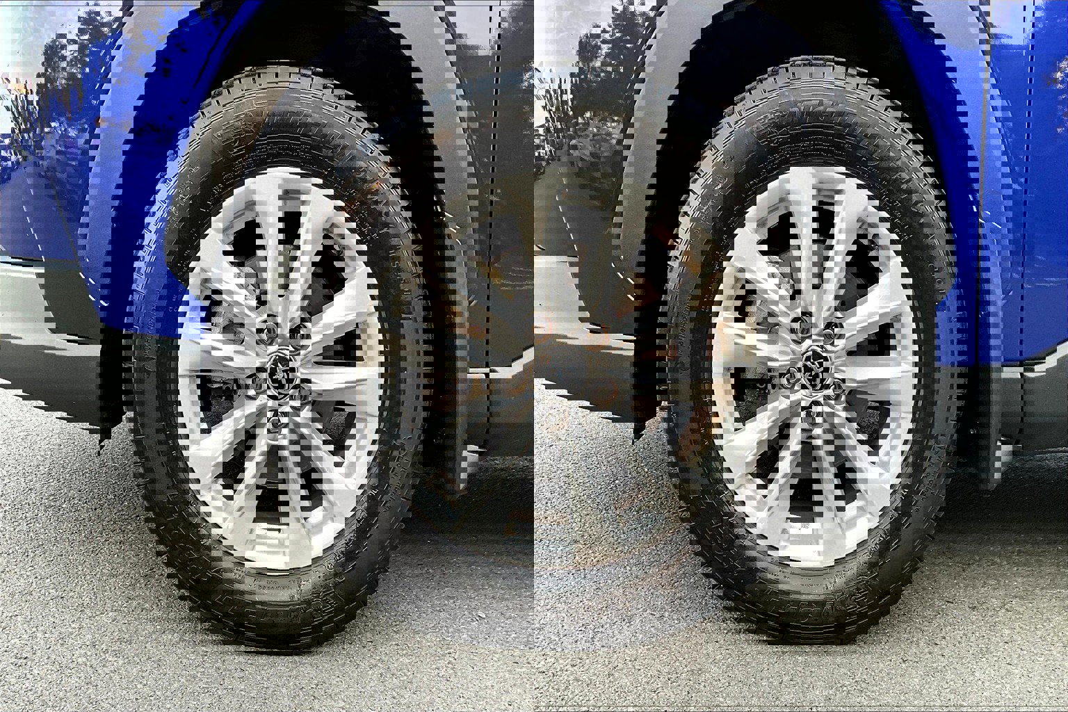 Used 2022 Toyota Corolla Cross LE image 9