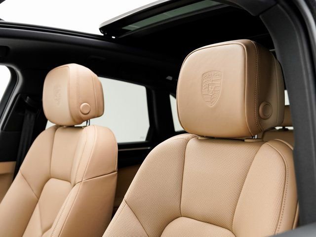 Certified 2025 Porsche Macan image 10