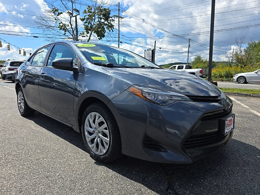 Used 2017 Toyota Corolla LE w/ Carpet Mat Package (TMS) FWD image 2