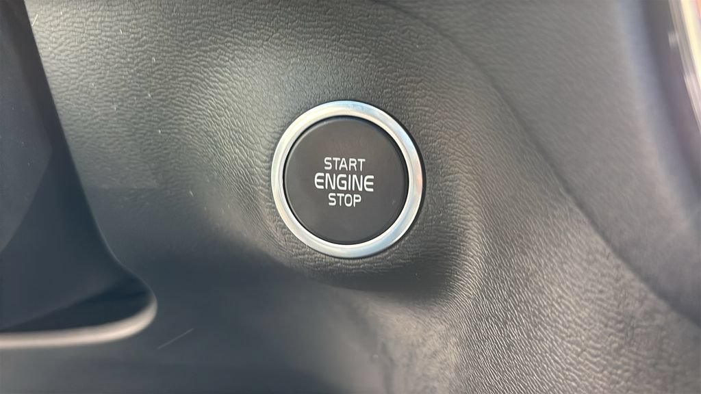 Certified 2026 Volvo XC40 B5 Plus AWD/4WD image 14