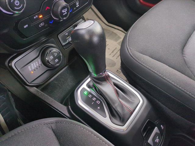 Used 2023 Jeep Renegade Trailhawk AWD/4WD image 12