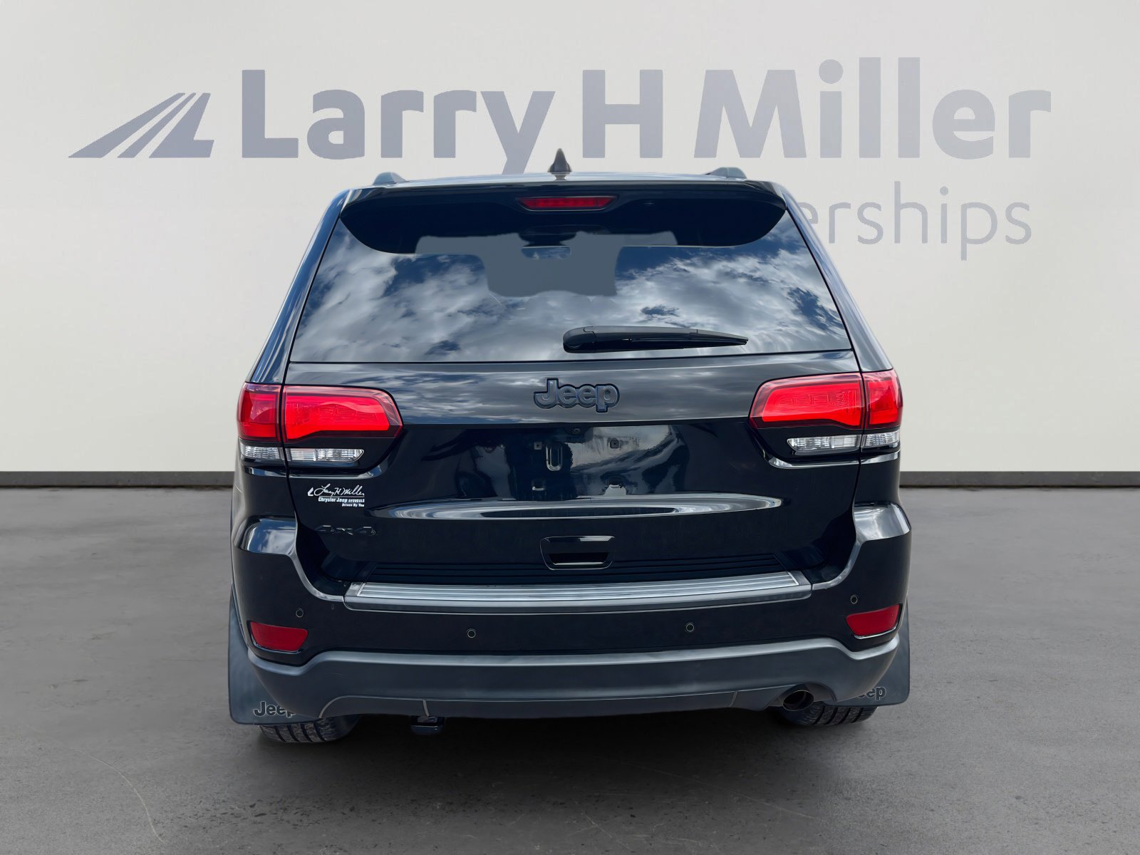 Used 2018 Jeep Grand Cherokee Laredo image 4