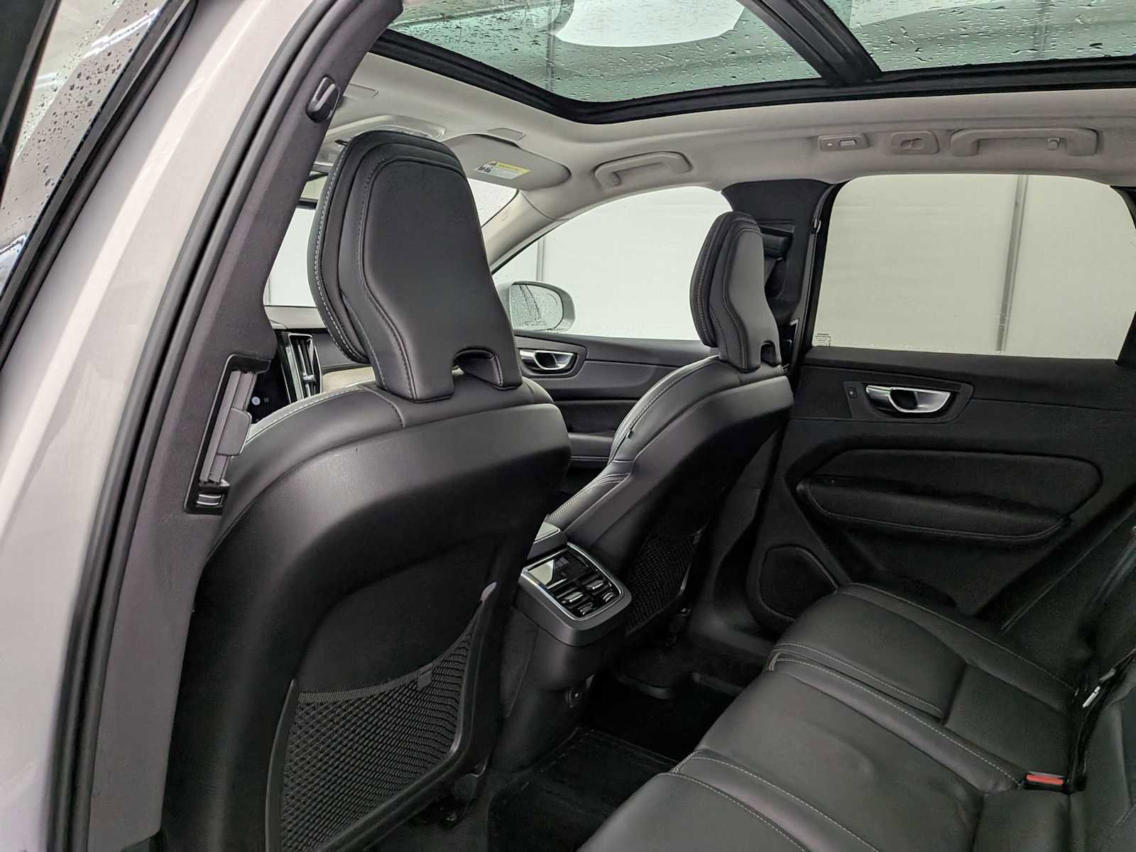 Used 2022 Volvo XC60 B5 Inscription w/ Advanced Package image 19