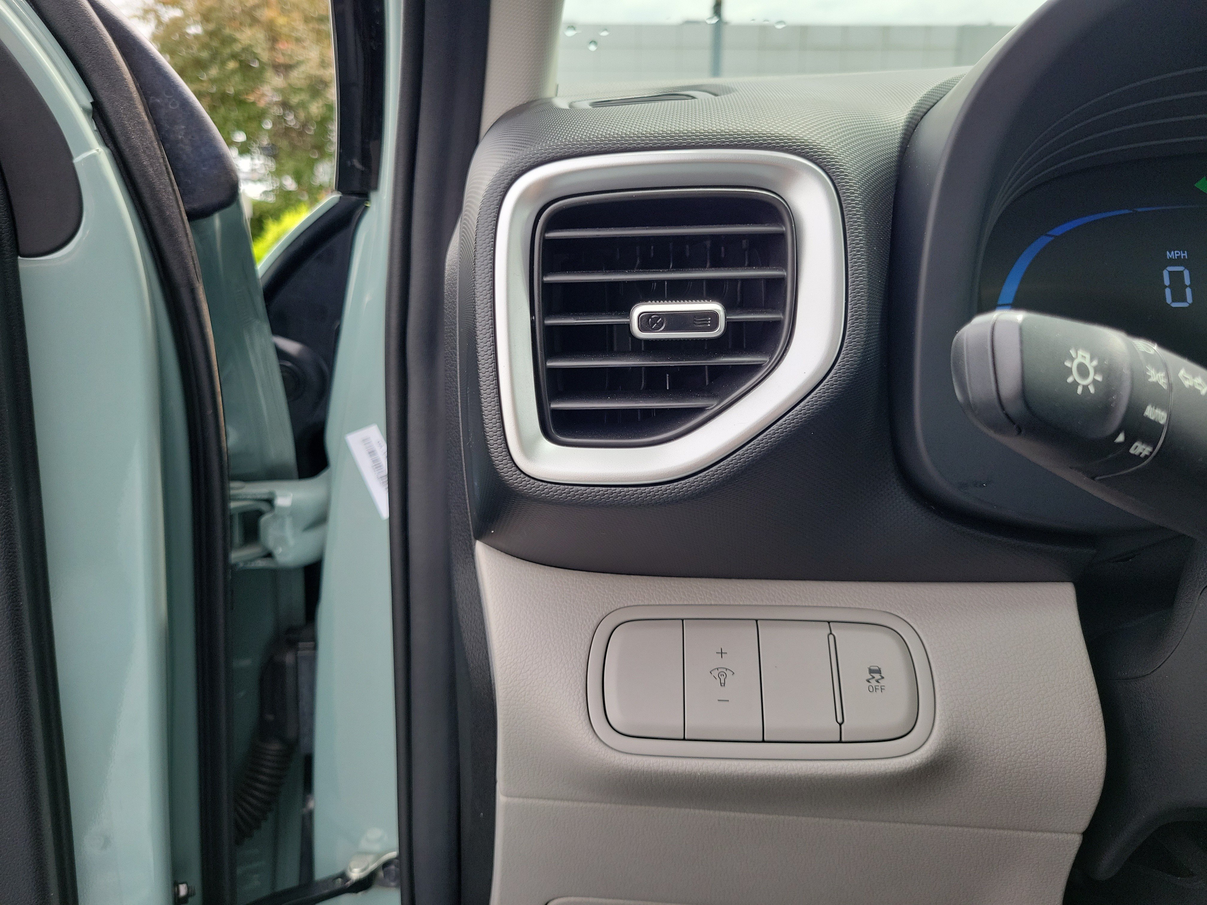 Used 2025 Hyundai Venue SEL FWD image 20