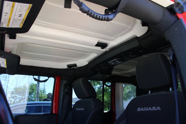 Used 2018 Jeep Wrangler Unlimited Sahara AWD/4WD image 17