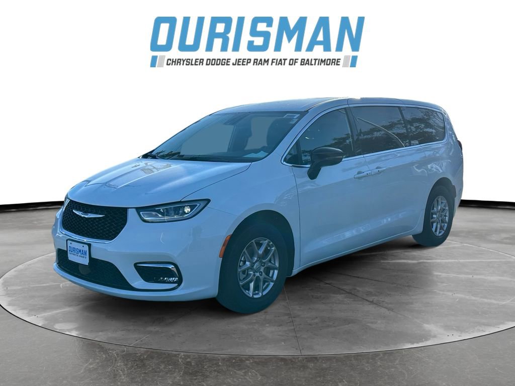 New 2026 Chrysler Pacifica Select image 2