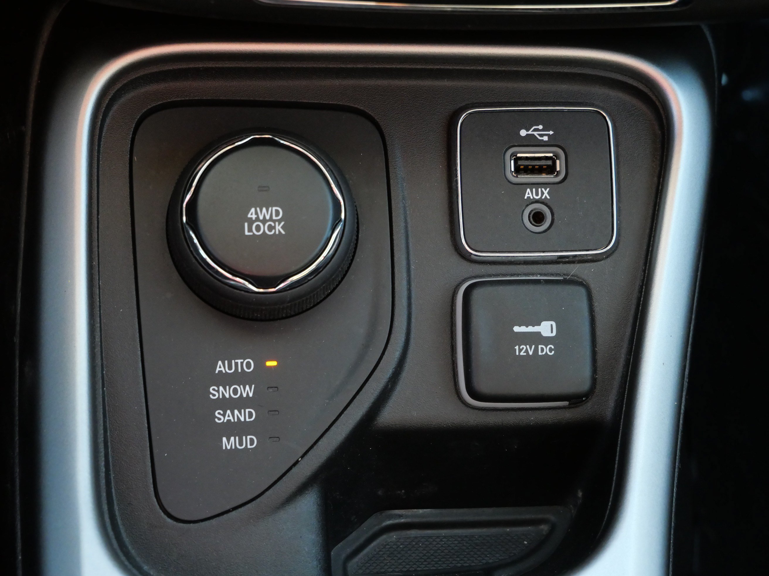 Used 2017 Jeep Compass Latitude AWD/4WD image 30