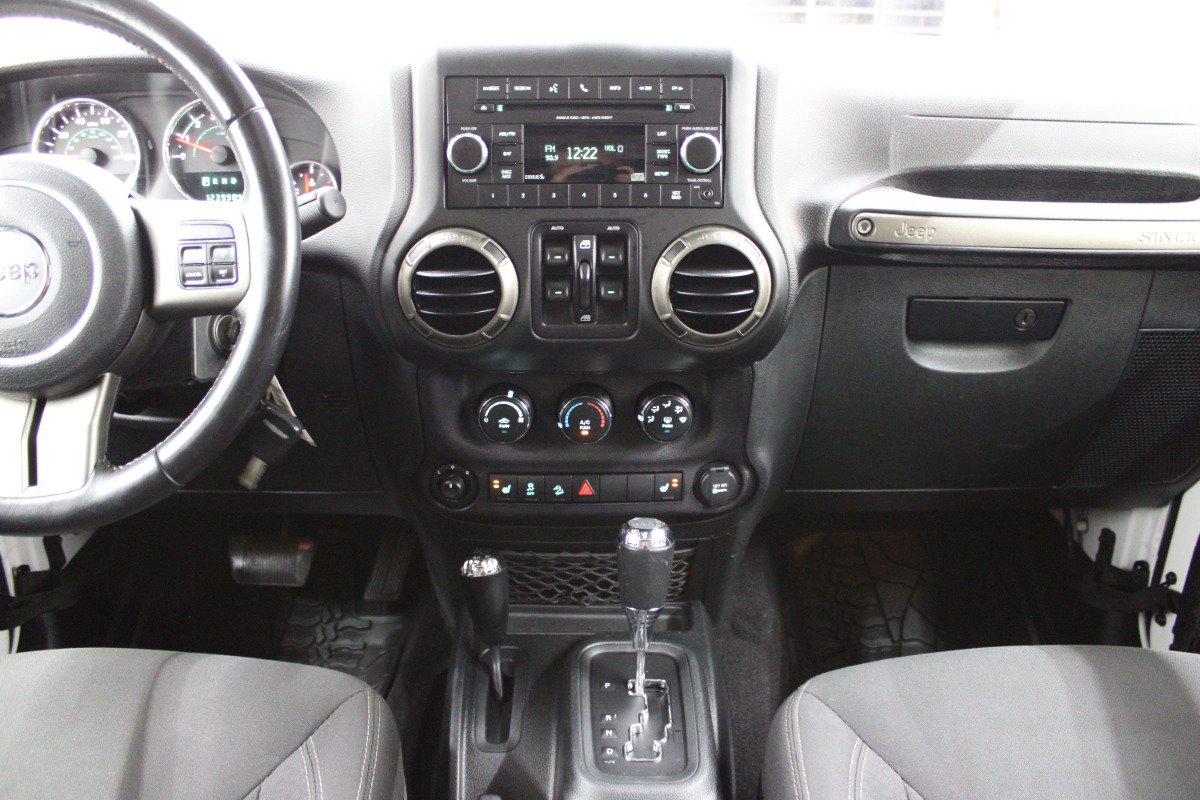Used 2018 Jeep Wrangler Unlimited Sport AWD/4WD image 18