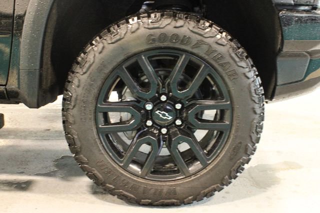 Used 2025 Chevrolet Silverado 1500 ZR2 w/ Technology Package AWD/4WD image 34