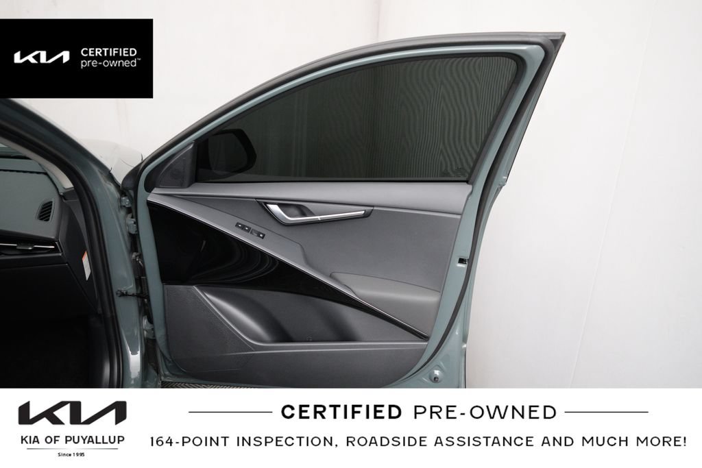 Certified 2025 Kia Niro EX FWD image 16