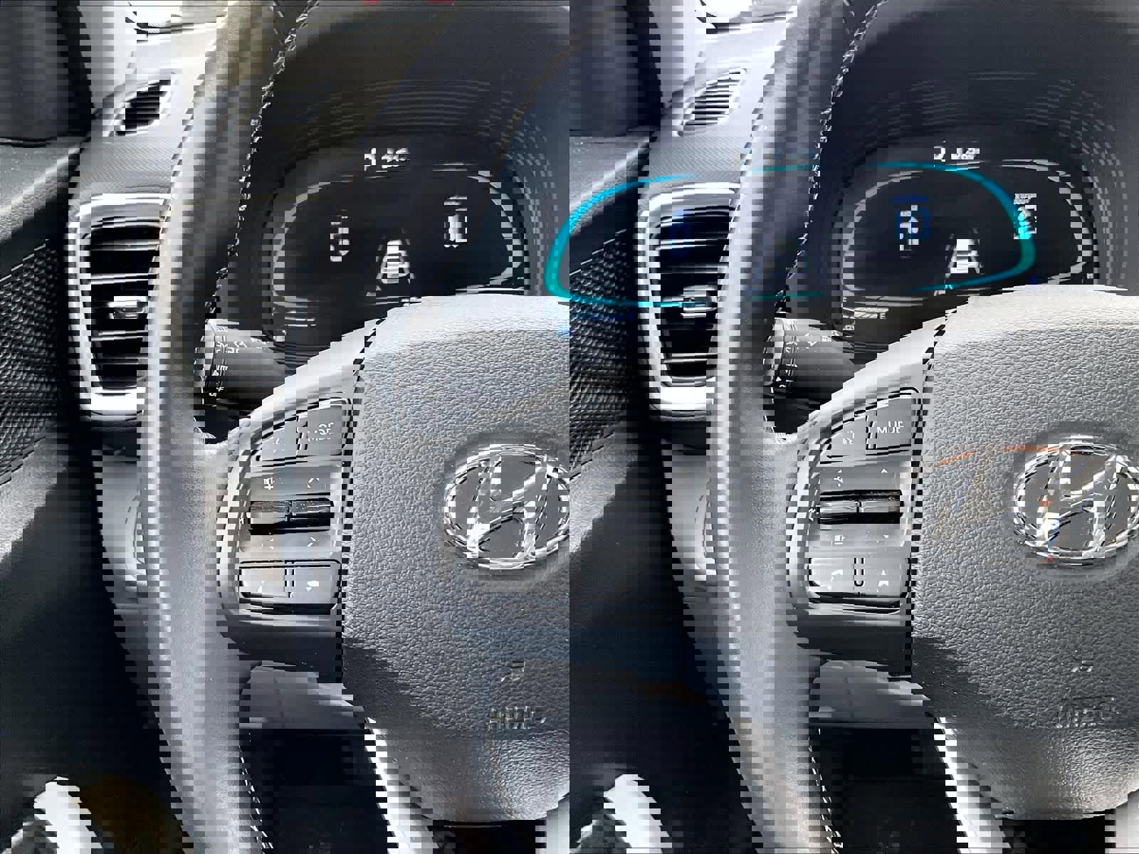 Used 2023 Hyundai Venue SEL image 23