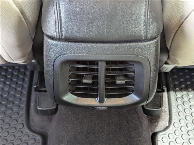 Used 2018 Jeep Cherokee Latitude w/ Cold Weather Group AWD/4WD image 16
