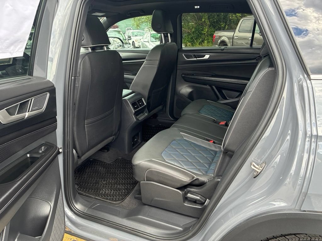 Used 2026 Volkswagen Atlas Cross Sport SEL Premium R-Line w/ MDO Package AWD/4WD image 50