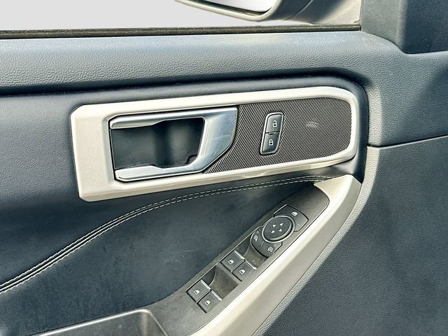 Used 2022 Ford Explorer XLT w/ Equipment Group 202A AWD/4WD image 19