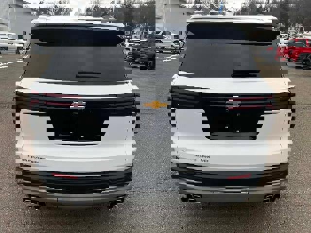 Used 2025 Chevrolet Traverse LT image 7