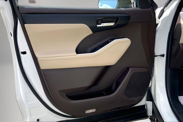 Used 2020 Toyota Highlander XLE image 17