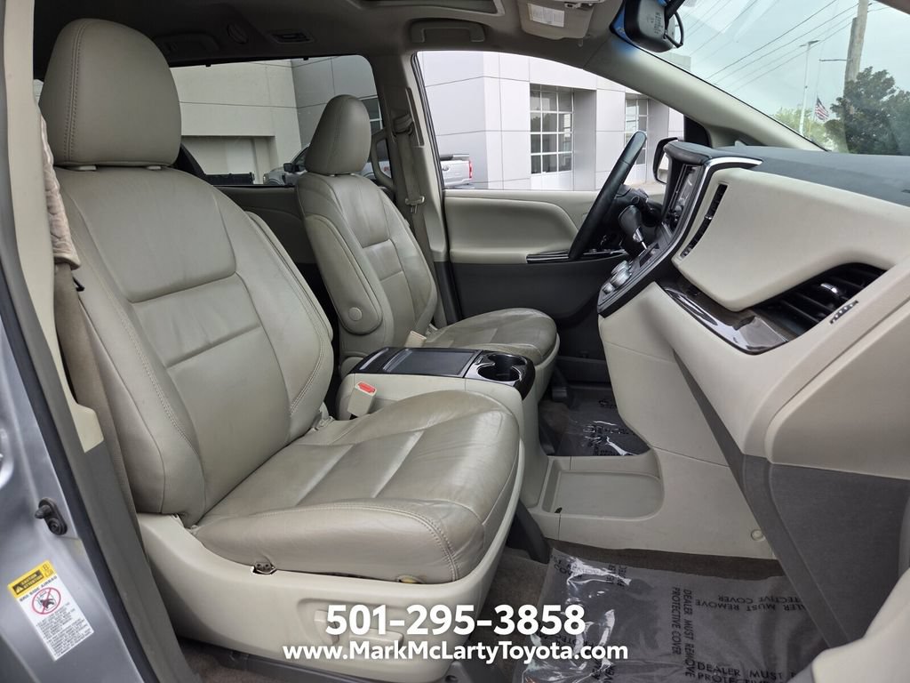 Used 2016 Toyota Sienna XLE w/ XLE Navigation Package FWD image 16