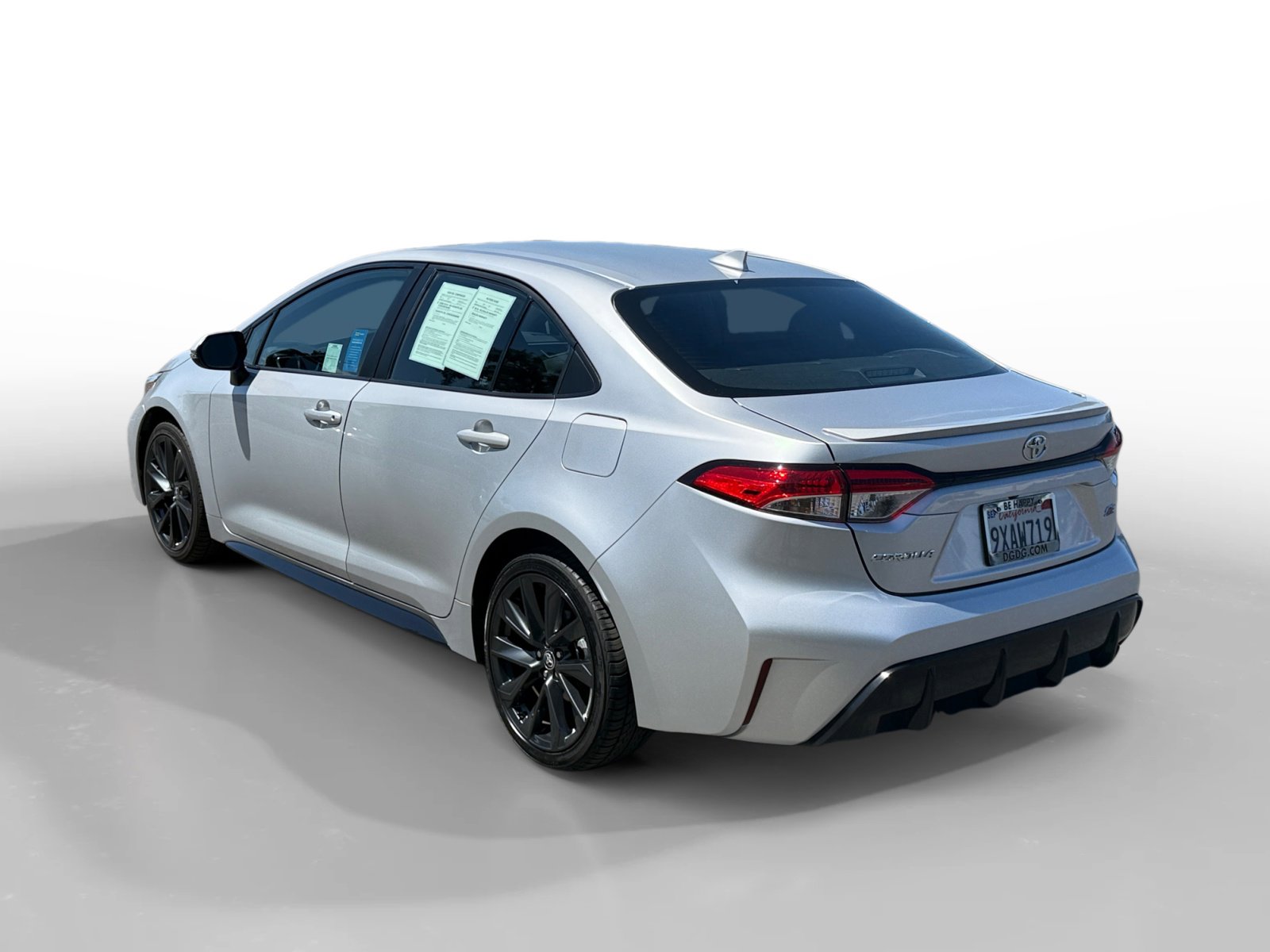Used 2023 Toyota Corolla SE FWD image 3