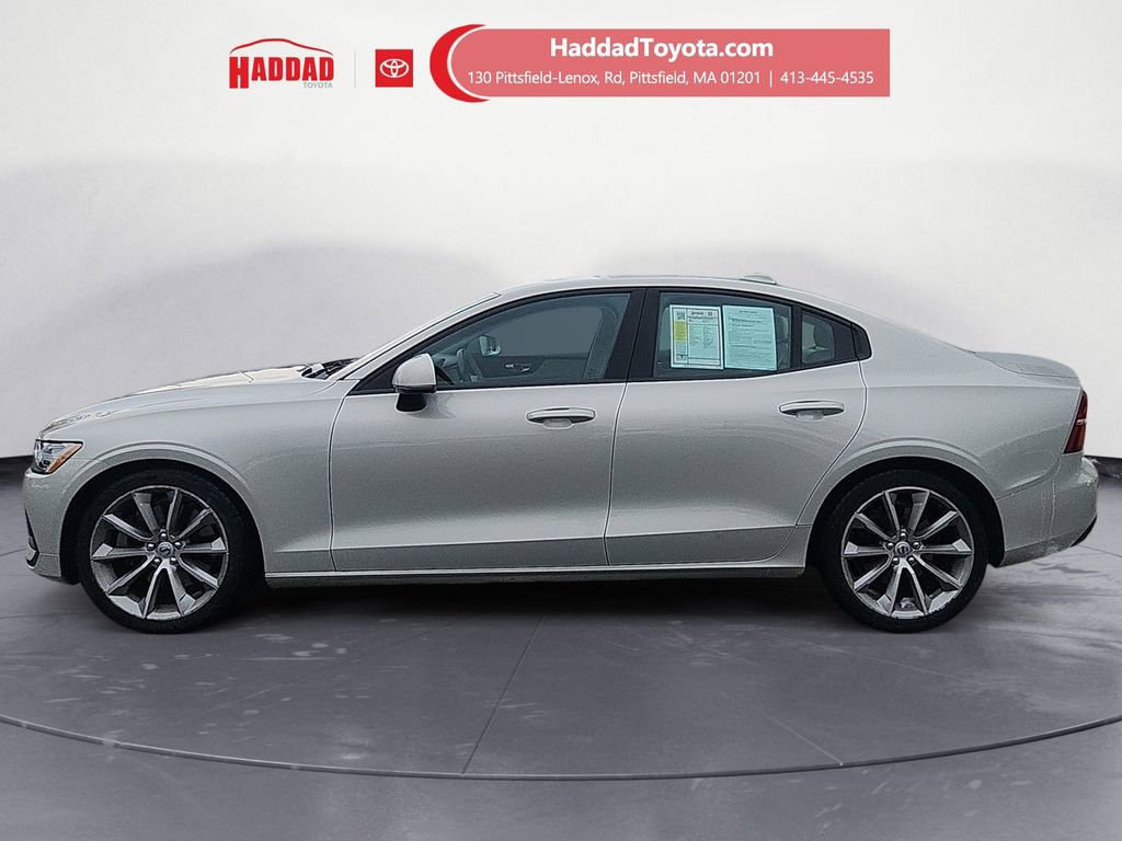 Used 2021 Volvo S60 T6 Momentum image 2