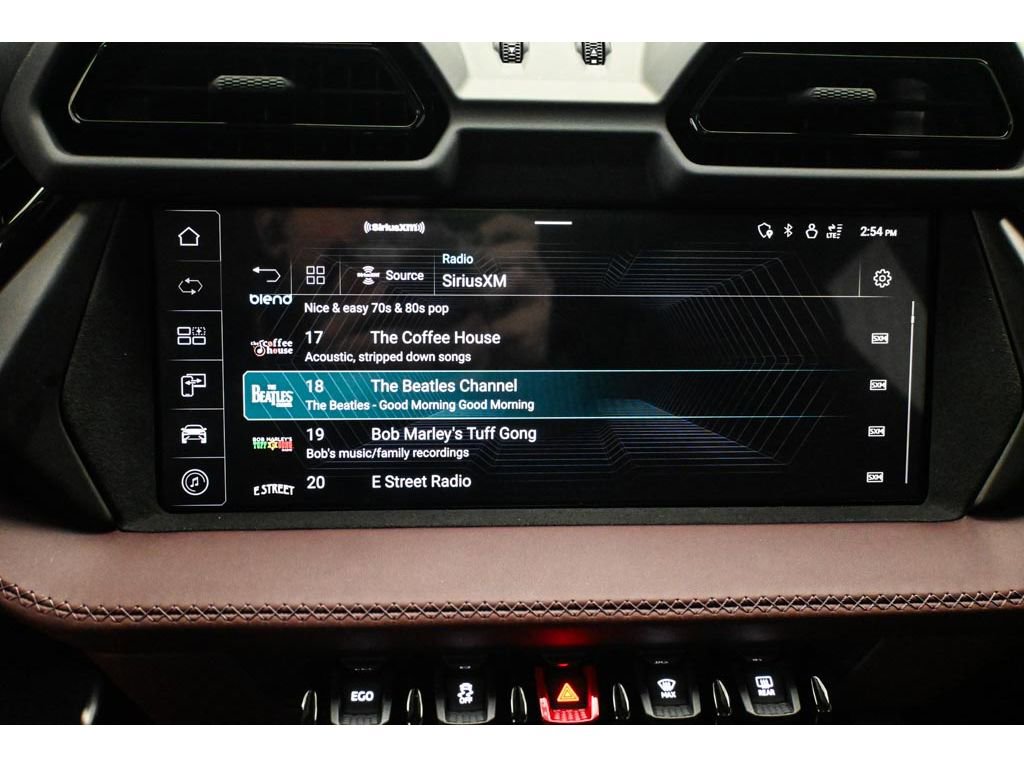 Used 2025 Lamborghini Urus SE image 78