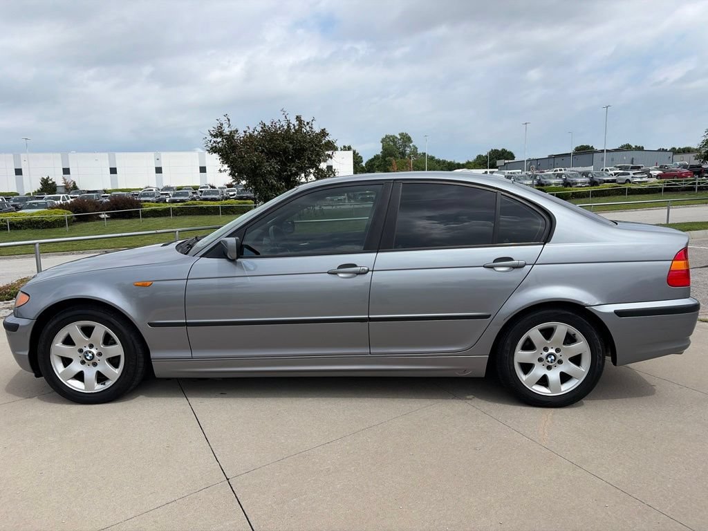 Used 2004 BMW 325i Sedan RWD image 5