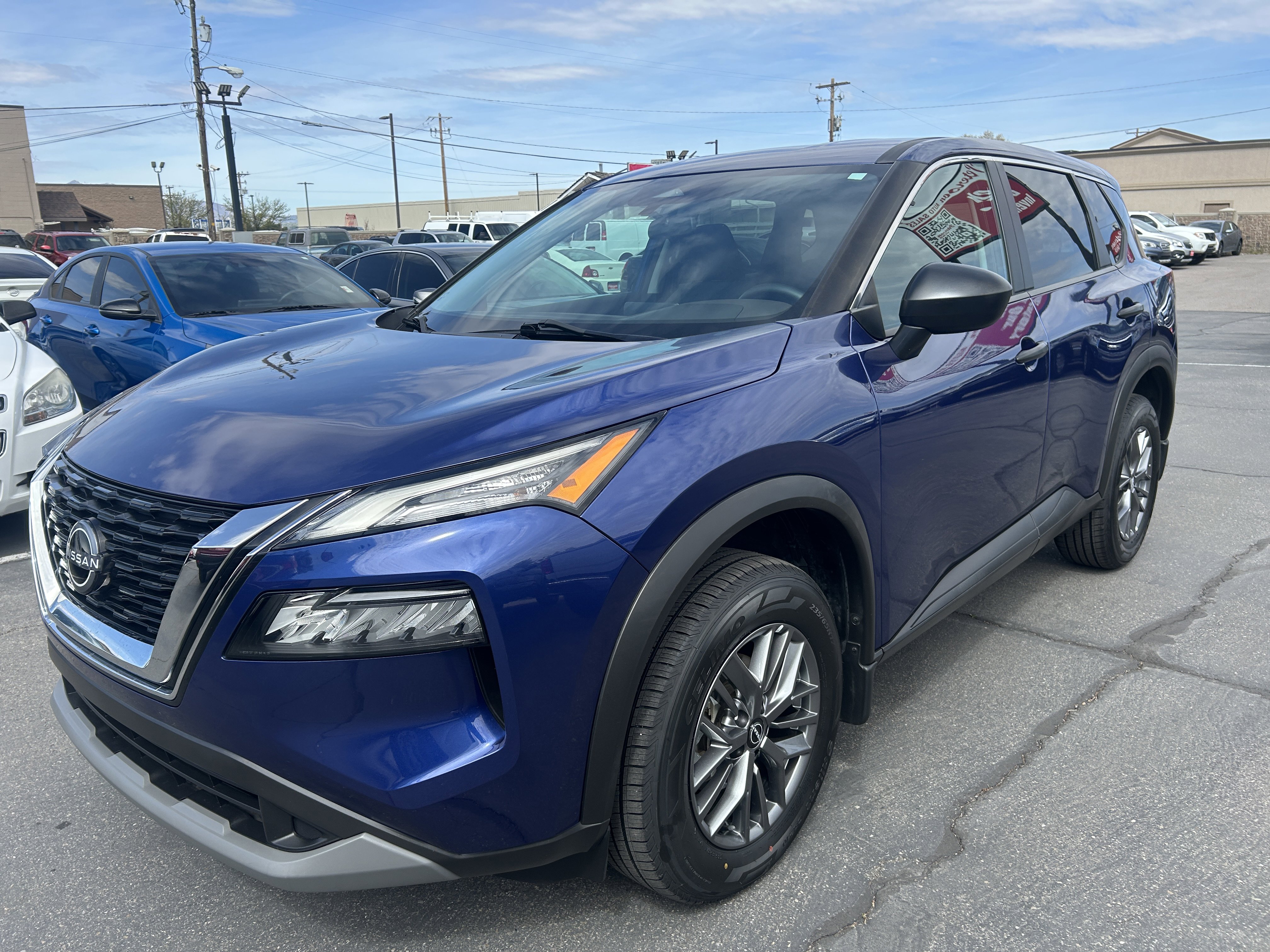 Used 2022 Nissan Rogue S image 2