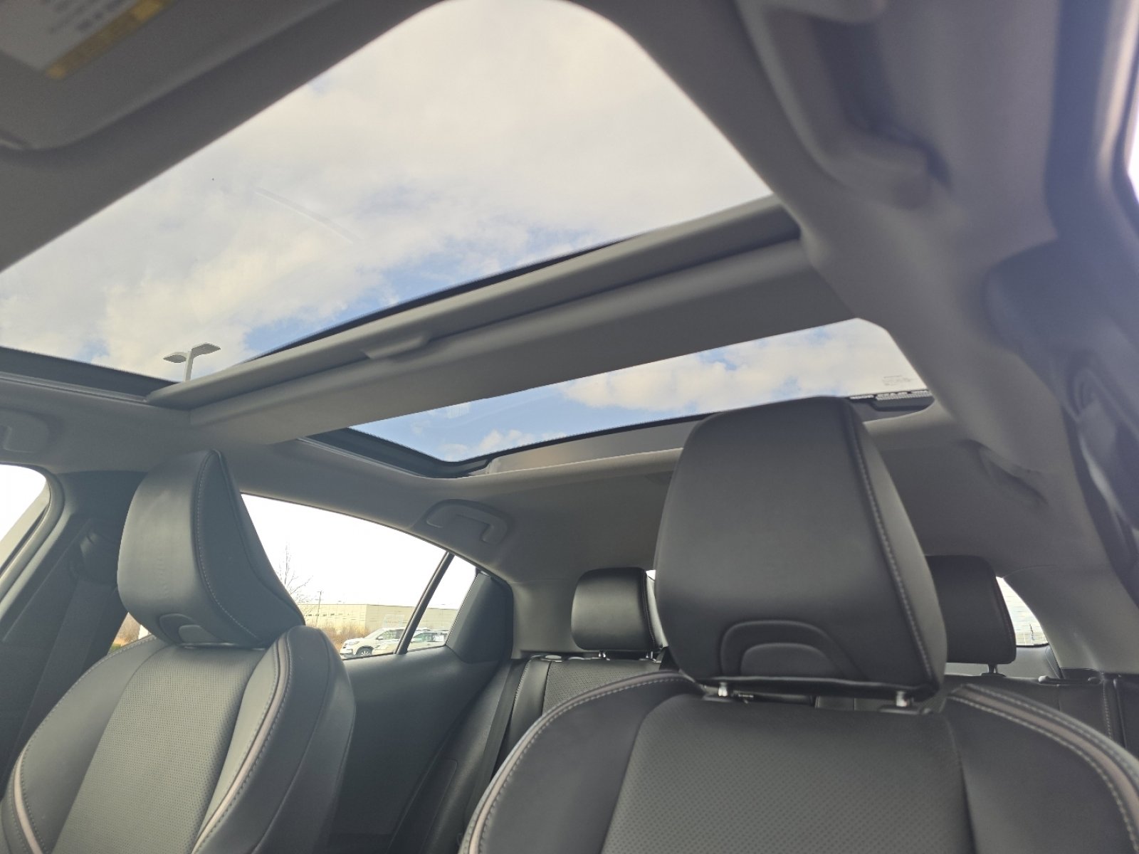 Used 2023 Toyota Prius XLE image 4