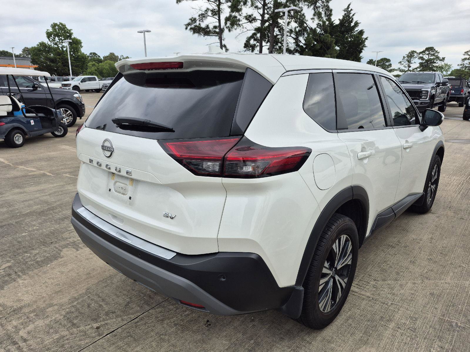 Used 2022 Nissan Rogue SV FWD image 3