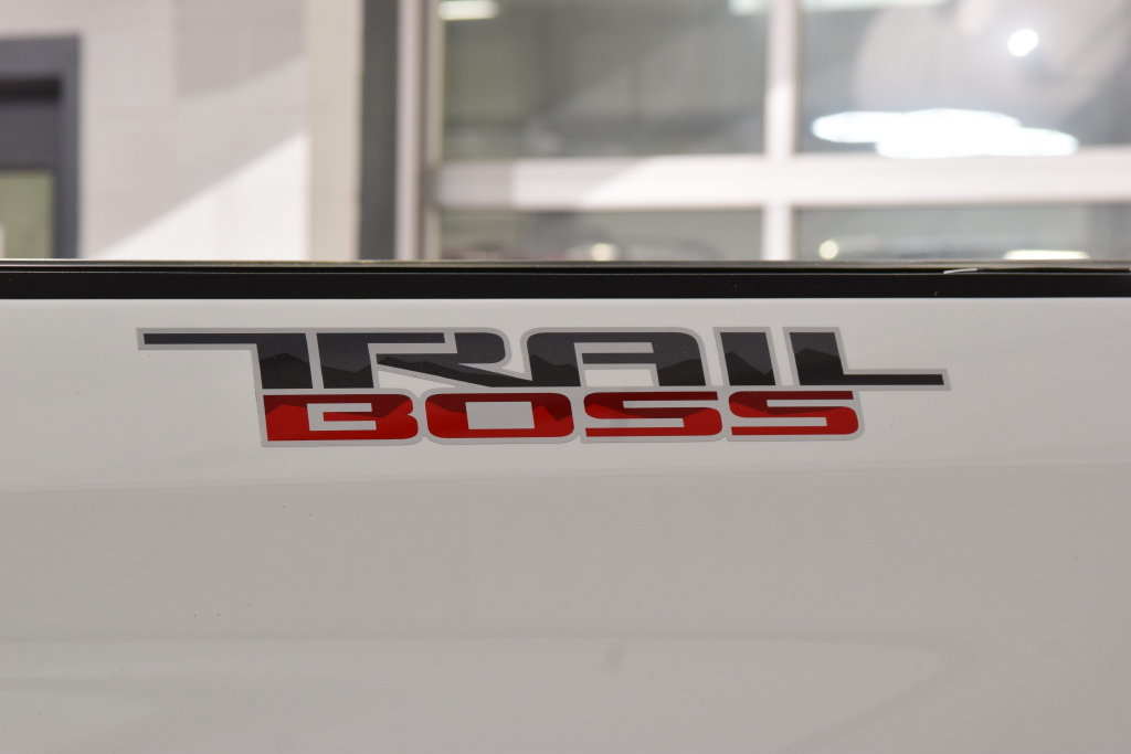 Used 2024 Chevrolet Silverado 1500 LT Trail Boss w/ Convenience Package II AWD/4WD image 31
