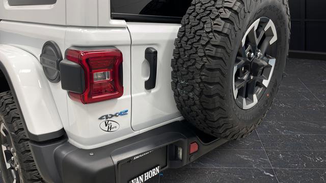 Used 2025 Jeep Wrangler Unlimited Rubicon 4xe AWD/4WD image 38