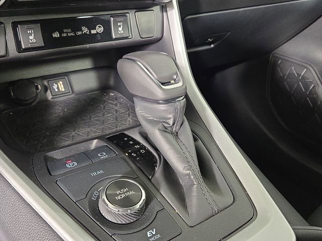 Used 2025 Toyota RAV4 XLE Premium image 20