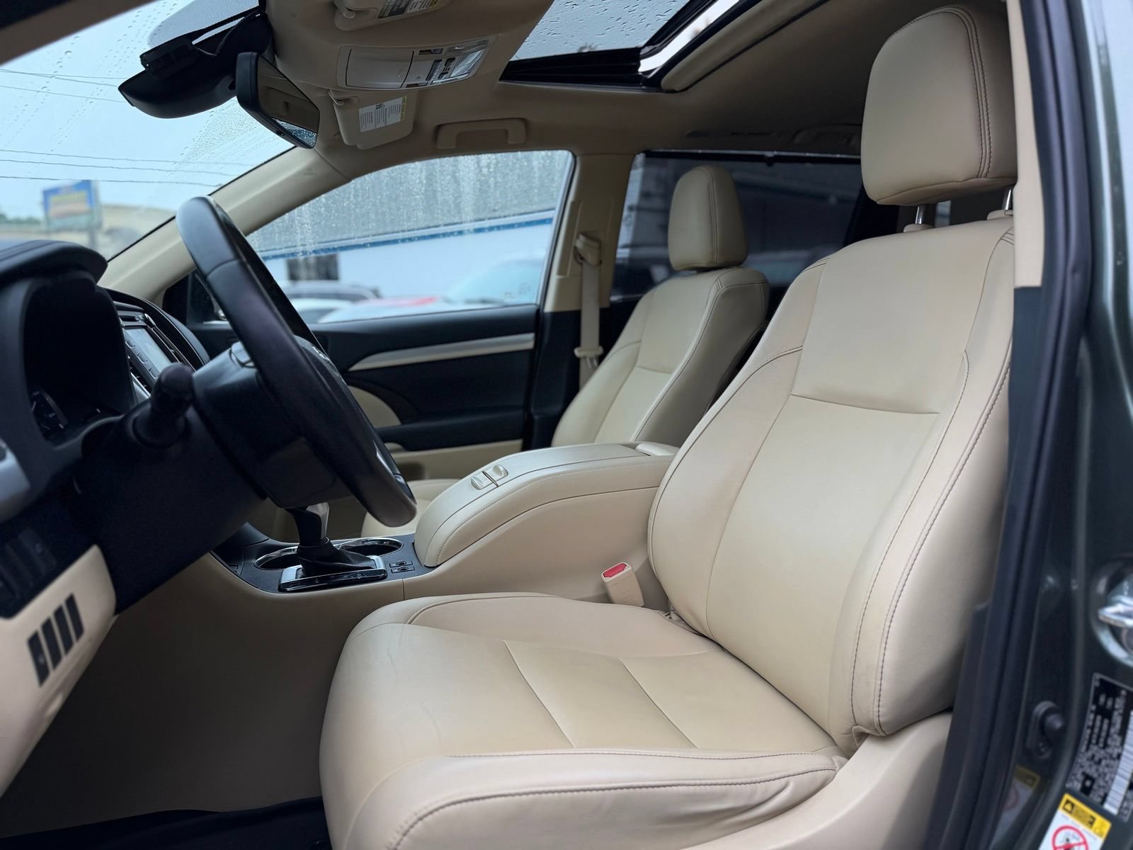 Used 2019 Toyota Highlander XLE AWD/4WD image 14