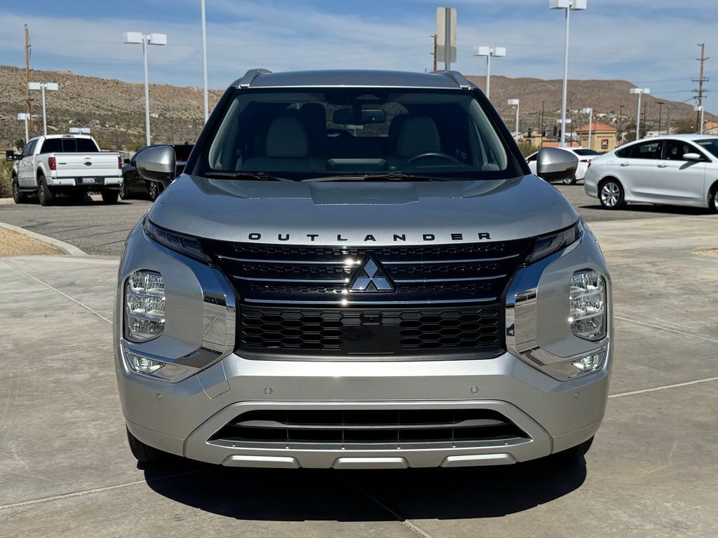 Used 2023 Mitsubishi Outlander SEL image 2