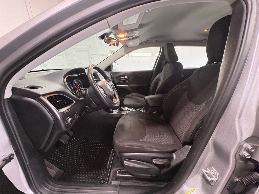 Used 2019 Jeep Cherokee Sport w/ Cold Weather Group image 14