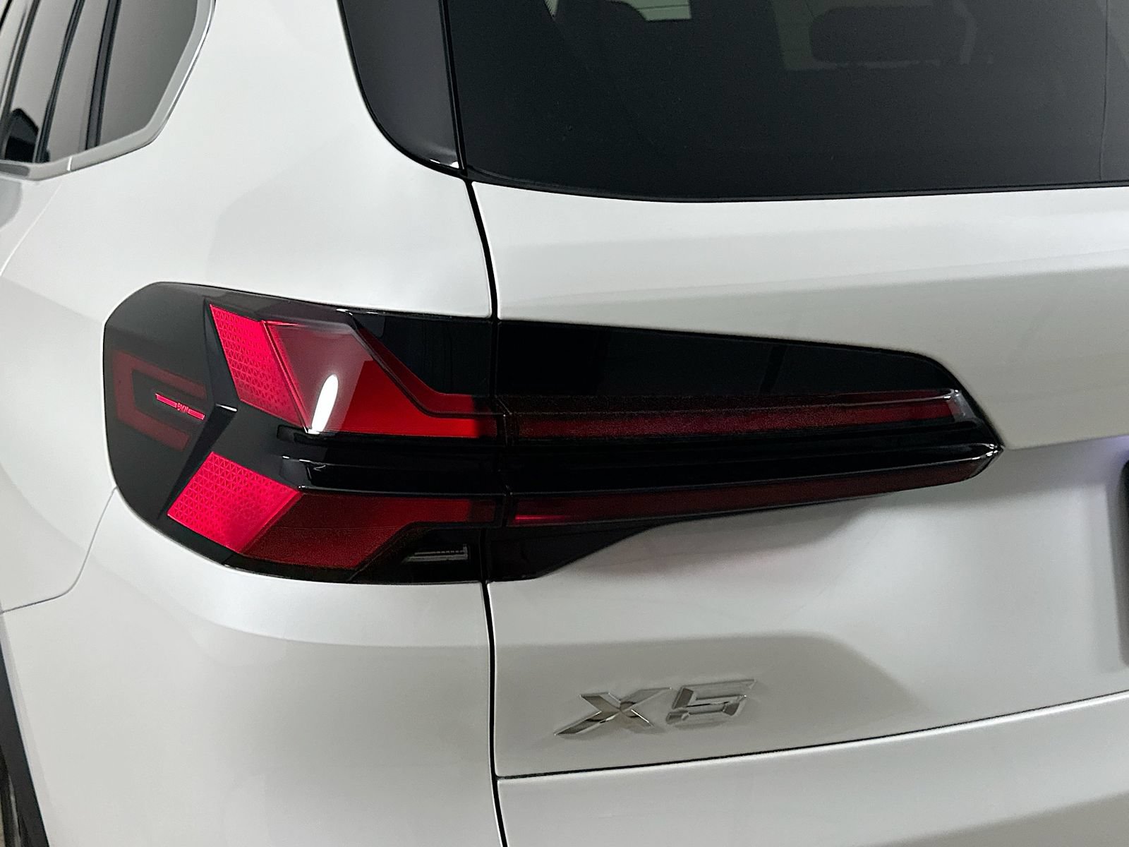 New 2026 BMW X5 xDrive50e w/ Premium Package AWD/4WD image 12