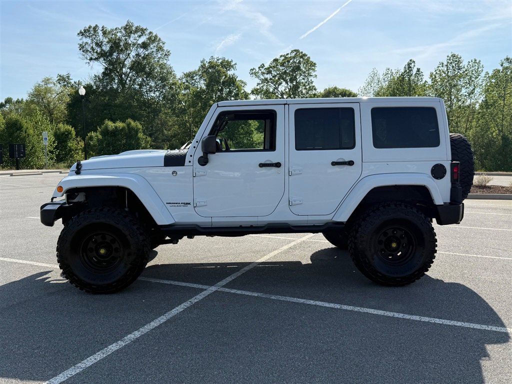 Used 2018 Jeep Wrangler Unlimited Sahara image 2