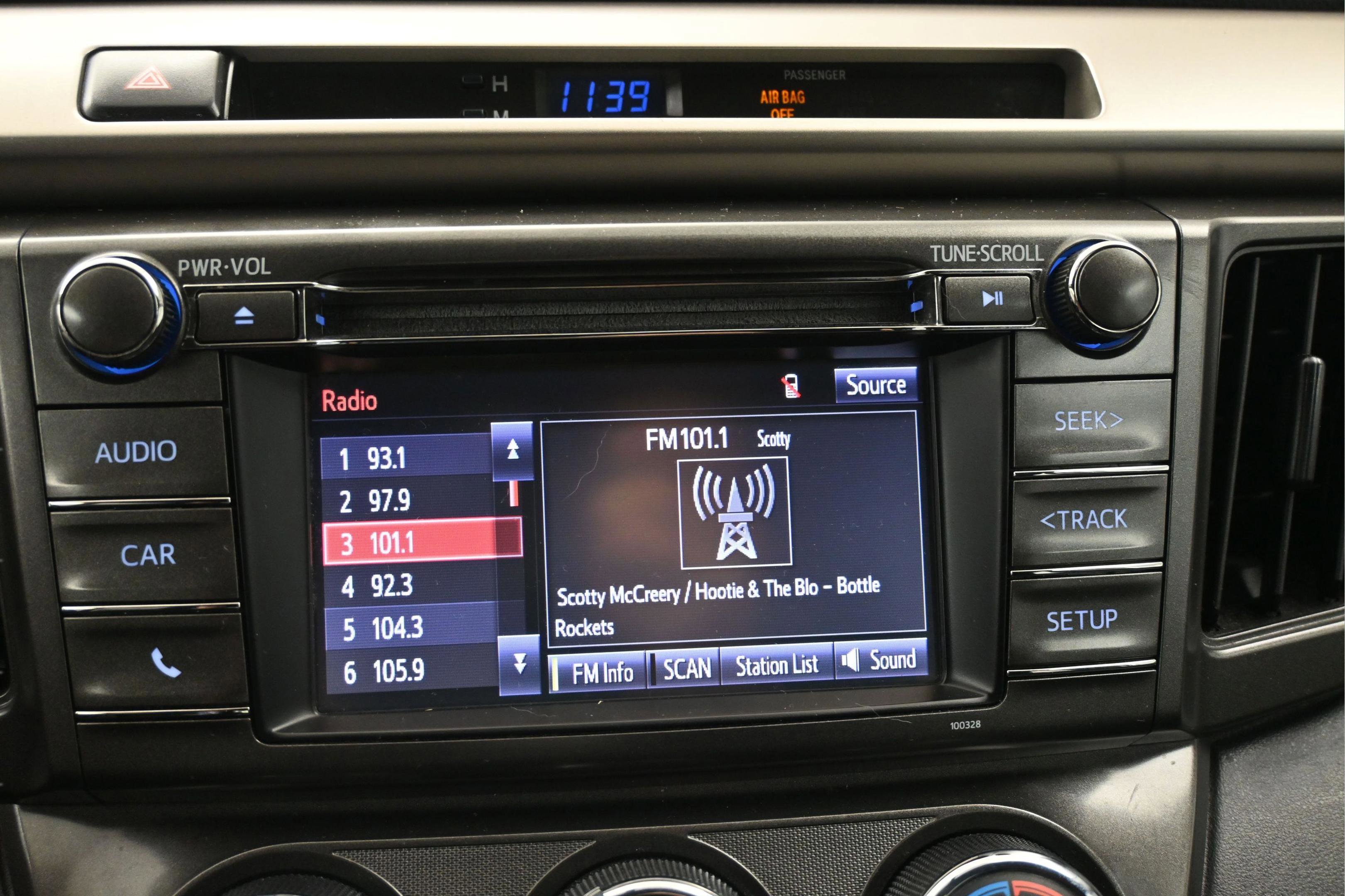 Used 2015 Toyota RAV4 LE AWD/4WD image 28