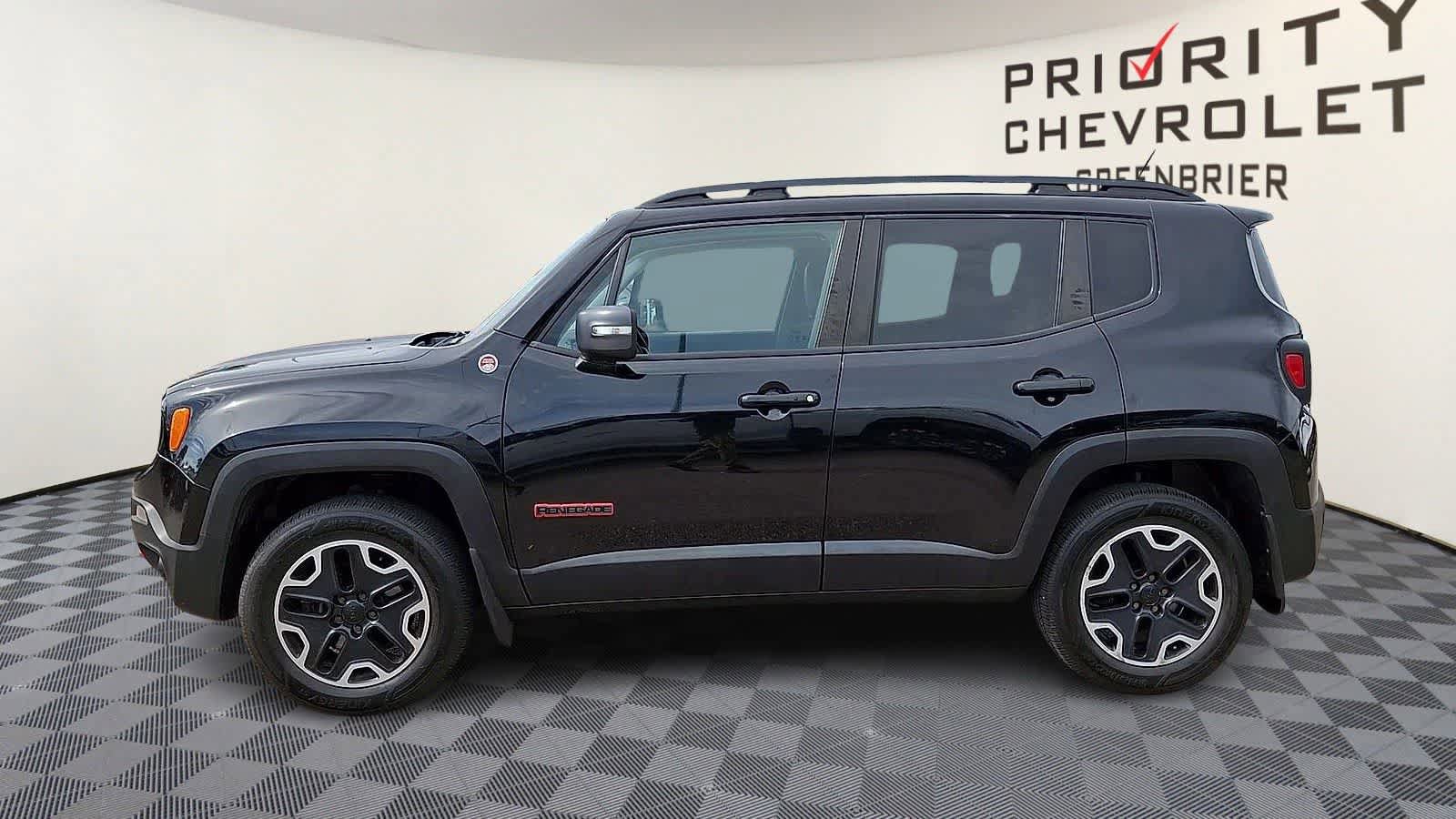 Used 2016 Jeep Renegade Trailhawk w/ Premium Trailhawk Package AWD/4WD image 5
