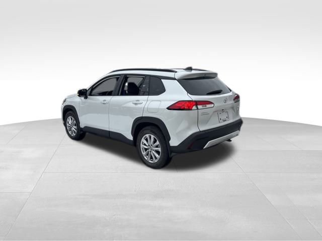 Certified 2025 Toyota Corolla Cross LE image 3