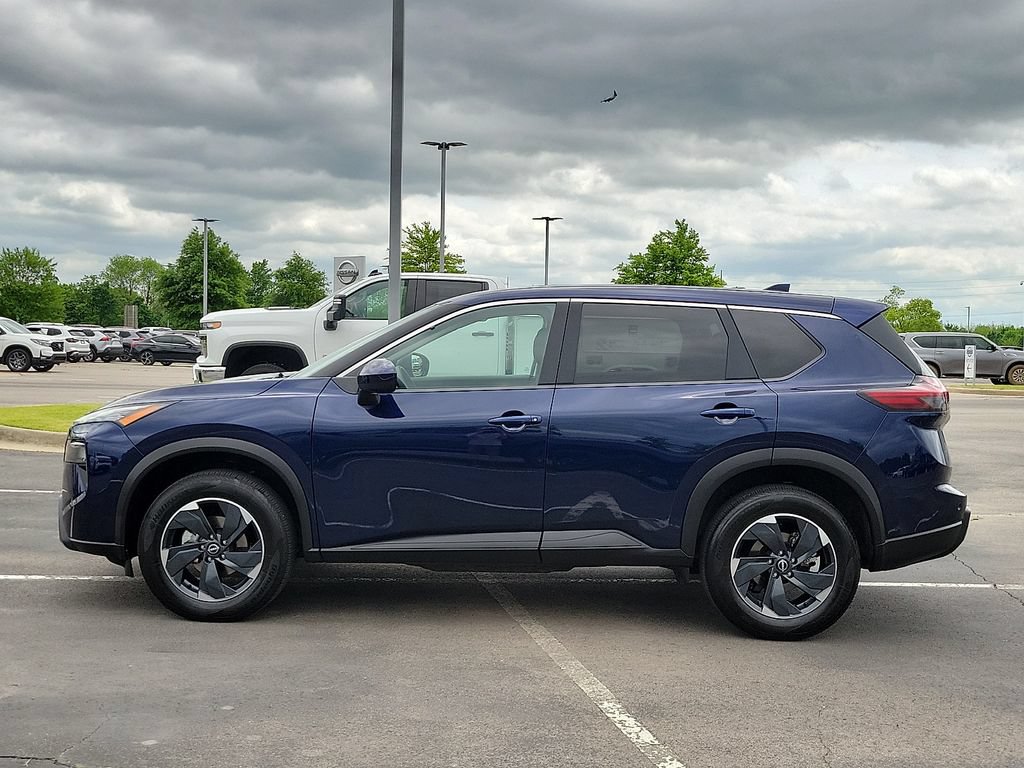 Used 2025 Nissan Rogue SV AWD/4WD image 3