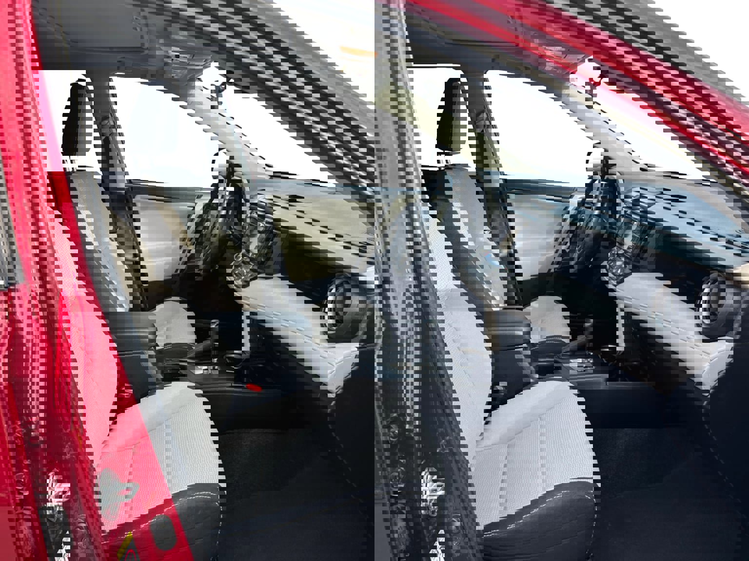 Used 2018 Toyota RAV4 XLE w/ Plus Extra Value Package image 17