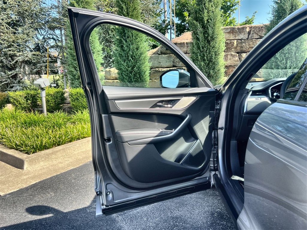 Used 2025 Jaguar F-PACE R-Dynamic S image 17