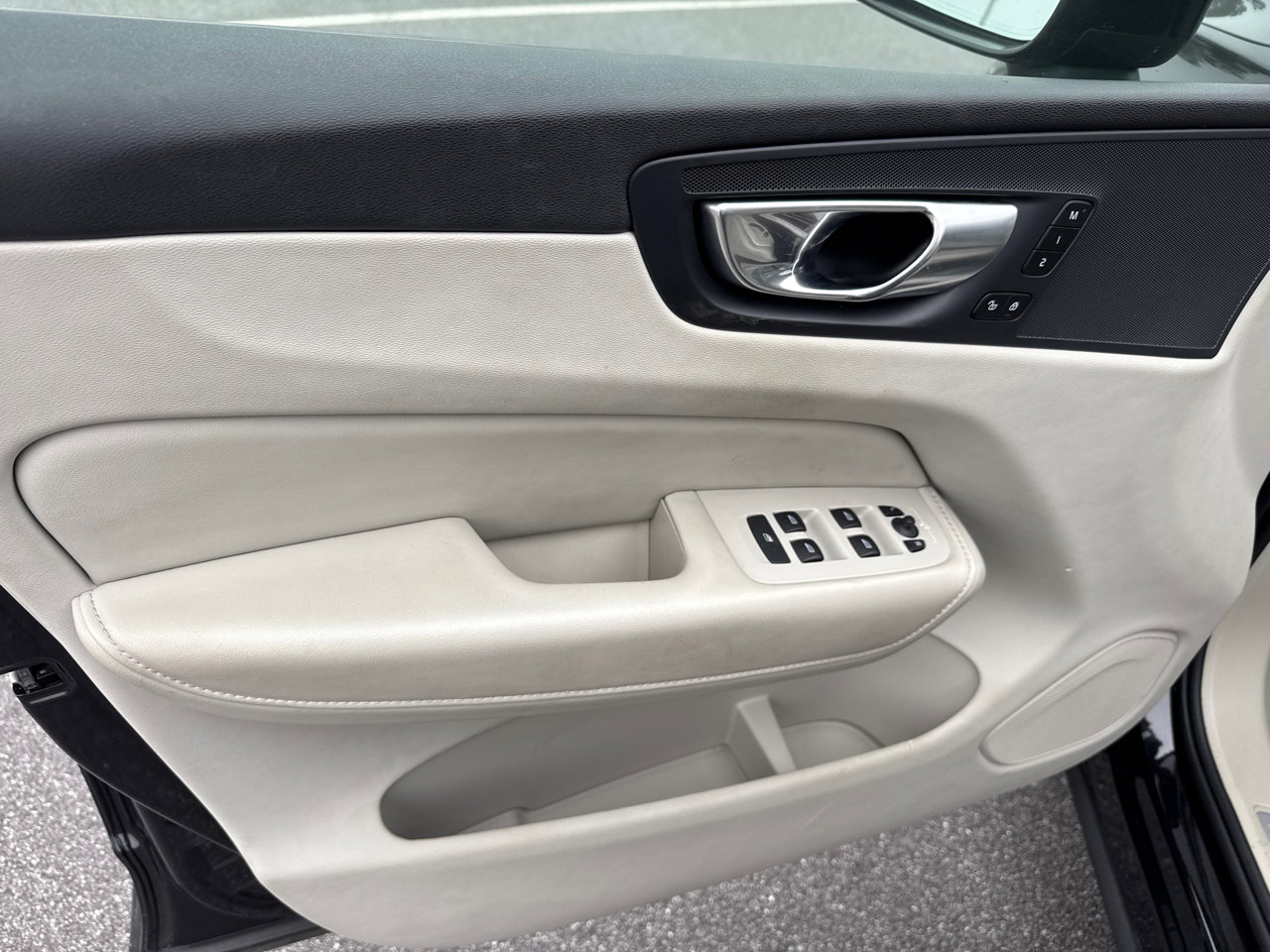 Used 2024 Volvo XC60 B5 Core image 10